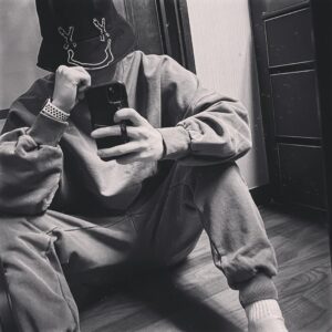 Yunhyeong Instagram - 🙂🙃