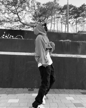 Yunhyeong Instagram - 🟩 날씨좋다아