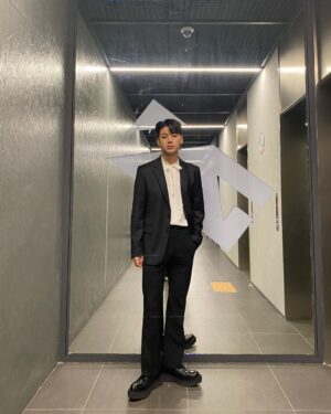 Yunhyeong Instagram - 🕴