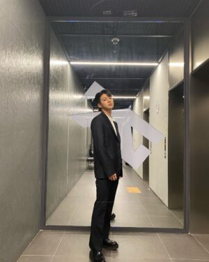 Yunhyeong Instagram - 🕴