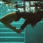 Yuri Vargas Instagram – Cada gota de agua cuenta una historia de vida. 

¿Que significa para ustedes estar bajo el agua ?