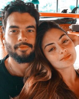 Yuri Vargas Instagram - Salud 🥂 por tu vida.
Feliz cumpleaños amor mío que Dios te cuide y proteja siempre feliz de poder estar un año más a tu lado. @jimmunoz1 🎉🎉🎉🎉🎉♥️♥️♥️♥️♥️🤩🤩🤩