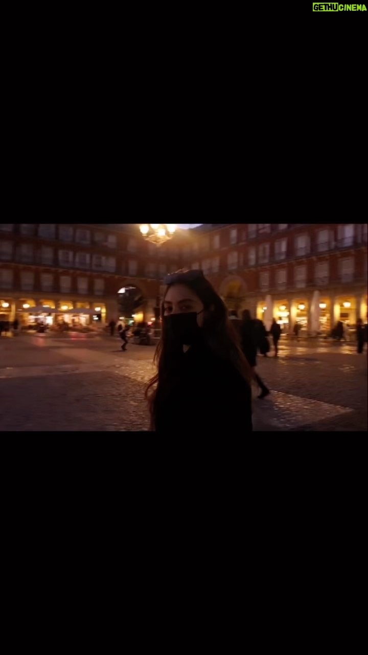 Yuri Vargas Instagram - Video que hice en 馃嚜馃嚫 hace unos meses y audio que le qued贸 Perfecto. 馃檹
