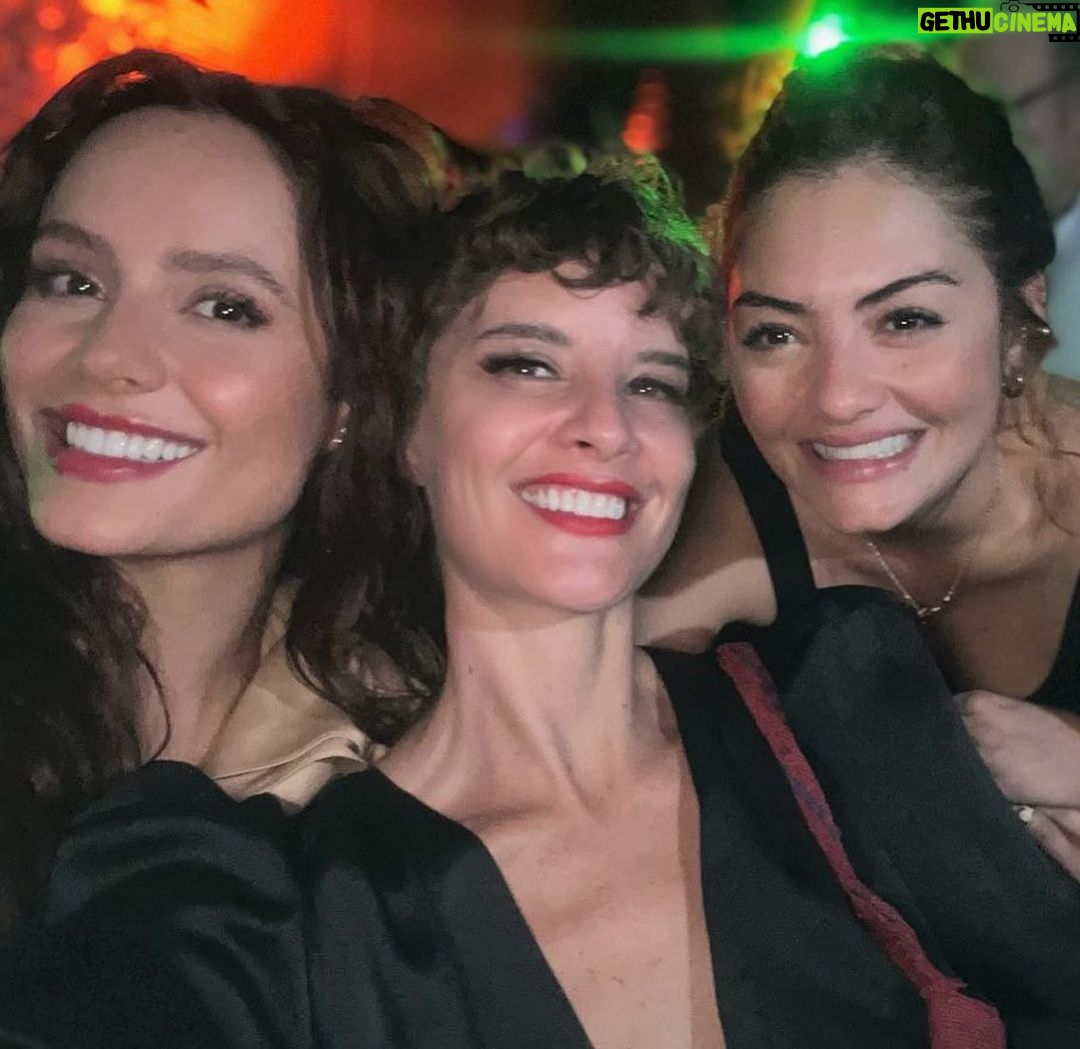 Yuri Vargas Instagram - Cruzando Energías hermosas y disfrutando el @ficcifestival con buenas compañías @jimmunoz1 @majovargas1 @vinamachado @juana_acosta @deadpoolmovie @nancy64afilms @diego64a @_miss_wills_ @analuciado @diego64a @nataliareyesg @patricia_castanedag @marcelamar07 🎬🎬🎬🎥🎥🙏🙏♥️ @fenixbeachcartagena @casadilucactg @ualecrim 👏👏👏♥️
