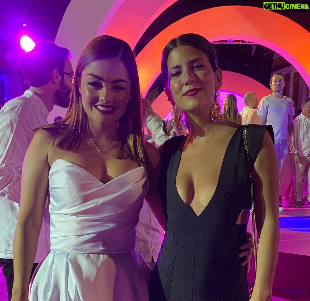 Yuri Vargas Instagram - Cruzando Energías hermosas y disfrutando el @ficcifestival con buenas compañías @jimmunoz1 @majovargas1 @vinamachado @juana_acosta @deadpoolmovie @nancy64afilms @diego64a @_miss_wills_ @analuciado @diego64a @nataliareyesg @patricia_castanedag @marcelamar07 🎬🎬🎬🎥🎥🙏🙏♥️ @fenixbeachcartagena @casadilucactg @ualecrim 👏👏👏♥️