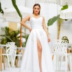 Yuri Vargas Instagram - Feliz de haber estado en Cartagena recargándome de energía Soñadora. Este es el look que use para los @premiosindiacatalina 🙏 👗Que placer tener puesto este maravilloso vestido @marciavargasoficial 🏩 Que placer haber estado en este mágico lugar lleno de amor @casadilucactg 💄 Gracias @fernandoperezrojas por el makeup precioso que me hiciste 🙏 📸 Que placer encontrarme este talentoso Fotografo @roberto_casas