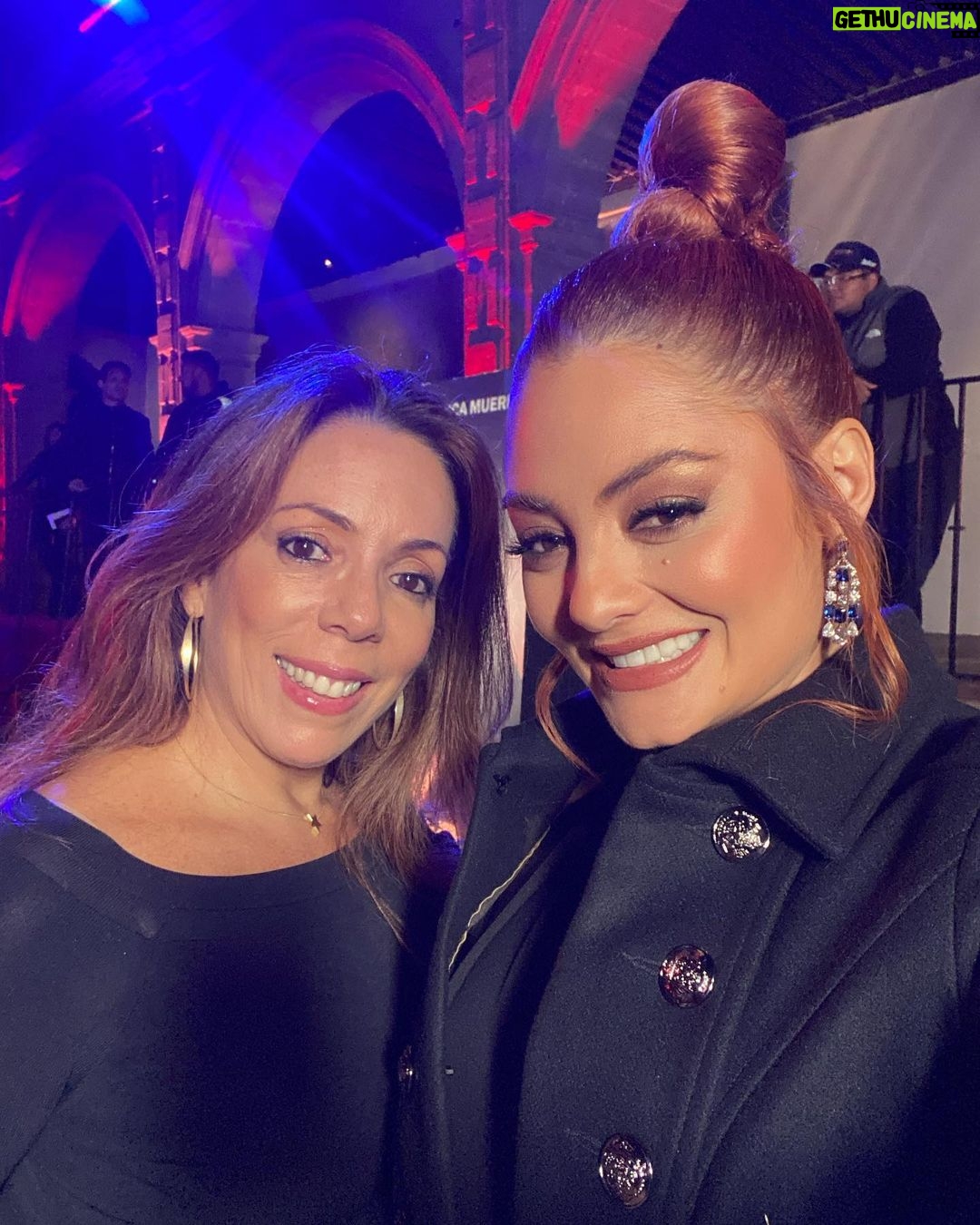 Yuri Vargas Instagram - Un Poco de esta Noche Soñada @elsenordeloscielos @telemundo @haroldsanchez5117 @karenbarroeta @rubencortada @jenngomezvita @gomezvitaentertainment @augussrodriguez @sebasgonzalezo @afri_zavala @xcantuarias22 @andysalastv @valdivionski 🖤🖤🎬🙏