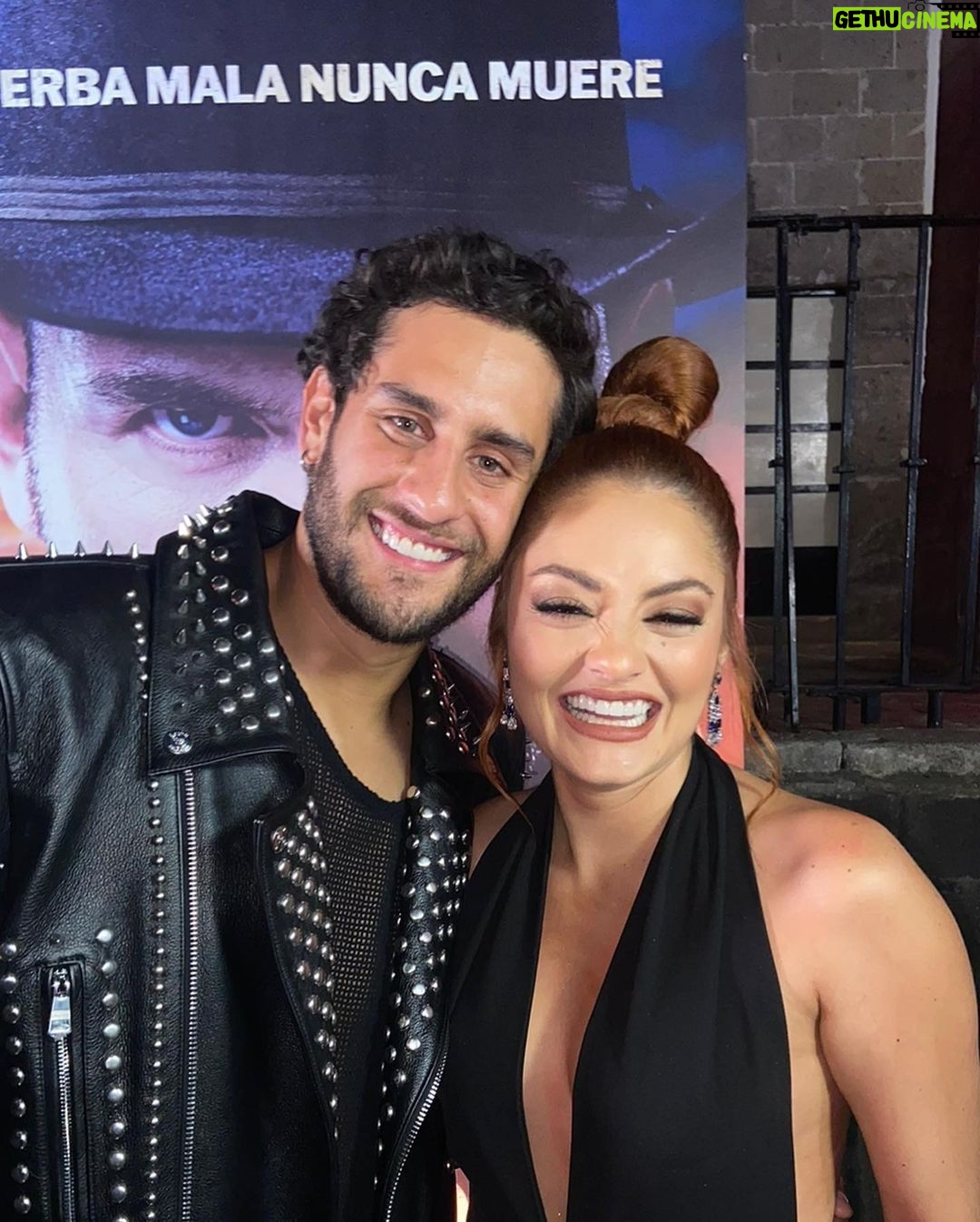 Yuri Vargas Instagram - Un Poco de esta Noche Soñada @elsenordeloscielos @telemundo @haroldsanchez5117 @karenbarroeta @rubencortada @jenngomezvita @gomezvitaentertainment @augussrodriguez @sebasgonzalezo @afri_zavala @xcantuarias22 @andysalastv @valdivionski 🖤🖤🎬🙏
