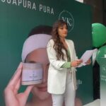 Yuri Vargas Instagram - Aquí les comparto un poquito de lo que fue el lanzamiento oficial de mi nueva mascarilla Green Mask con CBD 🍃 Las primeras 500 personas en adquirir nuestra Mascarilla Facial recibirán de obsequio un Aplicador. La puedes conseguir en @celebritiesstorecol o por WhatsApp +573188565221. #belleza #mascarilla #mascarillafacial #cbd #cuidadofacial #greenmask #guapurapura Bogotá D.C, Colombia