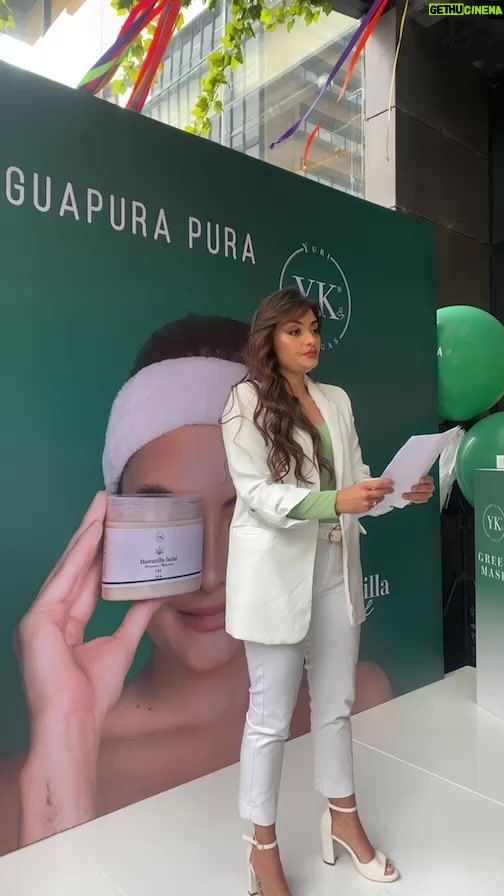 Yuri Vargas Instagram - Aquí les comparto un poquito de lo que fue el lanzamiento oficial de mi nueva mascarilla Green Mask con CBD 🍃 Las primeras 500 personas en adquirir nuestra Mascarilla Facial recibirán de obsequio un Aplicador. La puedes conseguir en @celebritiesstorecol o por WhatsApp +573188565221. #belleza #mascarilla #mascarillafacial #cbd #cuidadofacial #greenmask #guapurapura Bogotá D.C, Colombia