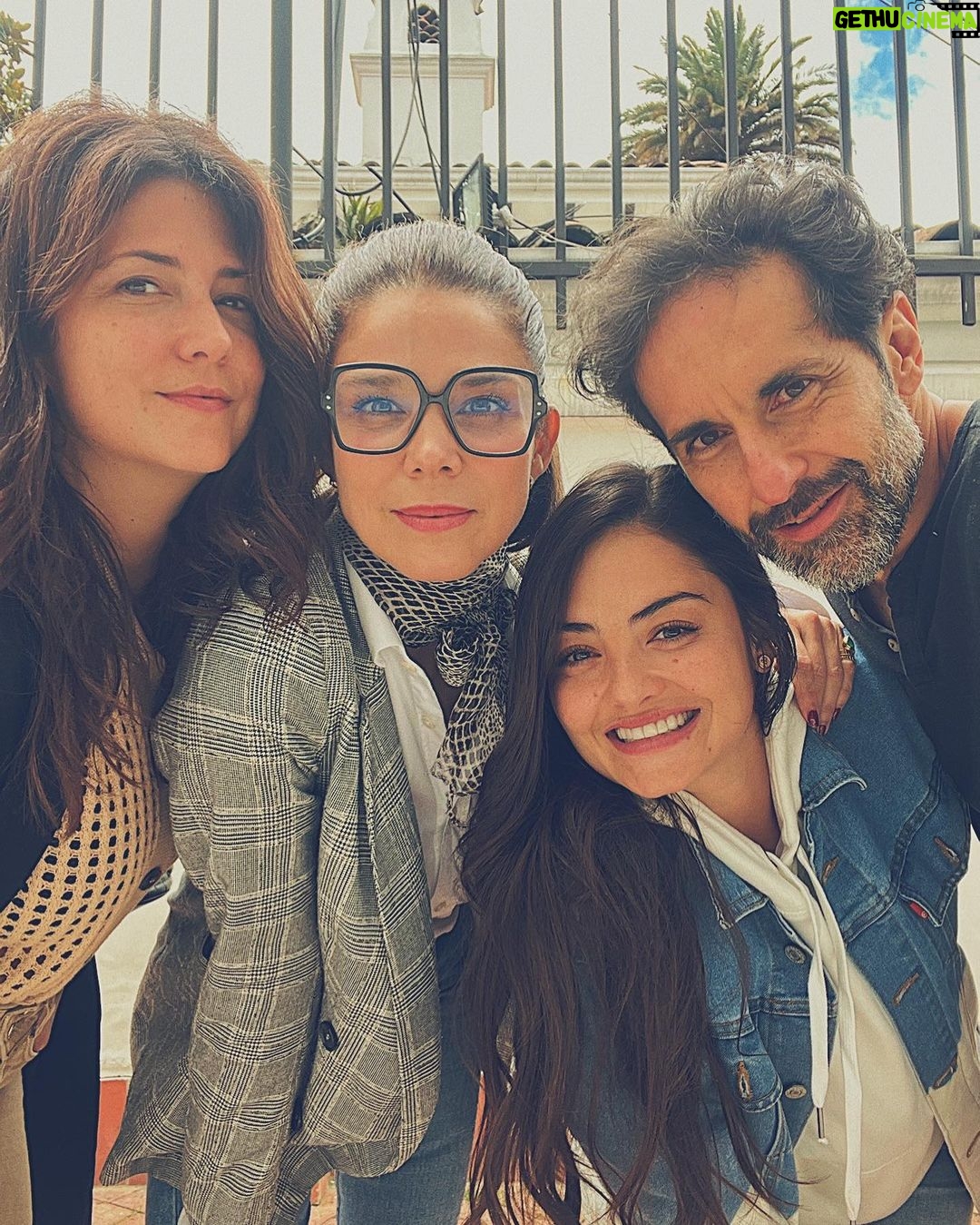 Yuri Vargas Instagram - El combo 🙌🏻🙌🏻 “Del Otro Lado Del Jardín “ @juana_acosta @luisfhoyosactor @valentinabailarina disfrutando de este viaje con el Cine 🎥🎥❤️ @calitefilms @infinitostudiostv @hbomax @location_colombia