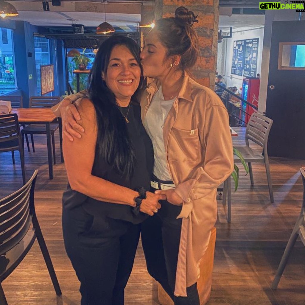 Yuri Vargas Instagram - Ellas son Vida y Amor gracias Madres por ser lo que son cada día, cada instante en mi camino. Las amo con mi alma. Feliz De la Madre para todas 👏👏👏👏🥰♥️