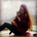 Yuri Vargas Instagram - “Un Corazón agradecido es un imán de milagros” 🙏 Mi compañía en esta Foto se llama #DonLorenzo me gustaría que dejaran el nombre de sus mascotas en mis comentarios los leeré gracias 🙏