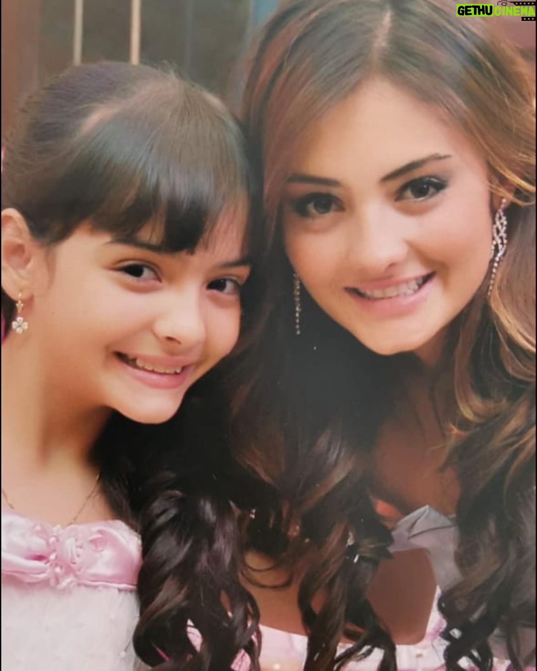 Yuri Vargas Instagram - Hola Majito @majovargas1 ❤️ Hoy quiero celebrar tu cumpleaños 🎂, pero quiero celebrar también por La joven que se fue el 10 de febrero del año 2022 a otro país, a cumplir sus sueños Sola y la Mujer que Cuidad de Mexico me devolvió, esa mujer Madura, con tantos cambios maravillosos. Me siento orgullosa de la hermana que tengo, por lo que has logrado y lograrás! Siempre recuerda de lo afortunados que somos por poder vivir haciendo lo que nos gusta. Te amo ❤️🎉🎉🎉🎉🎉🎉🎉🎉🎉🎉🎉🎉🎉🎉🎉🎉🎉🎉🎉🎉