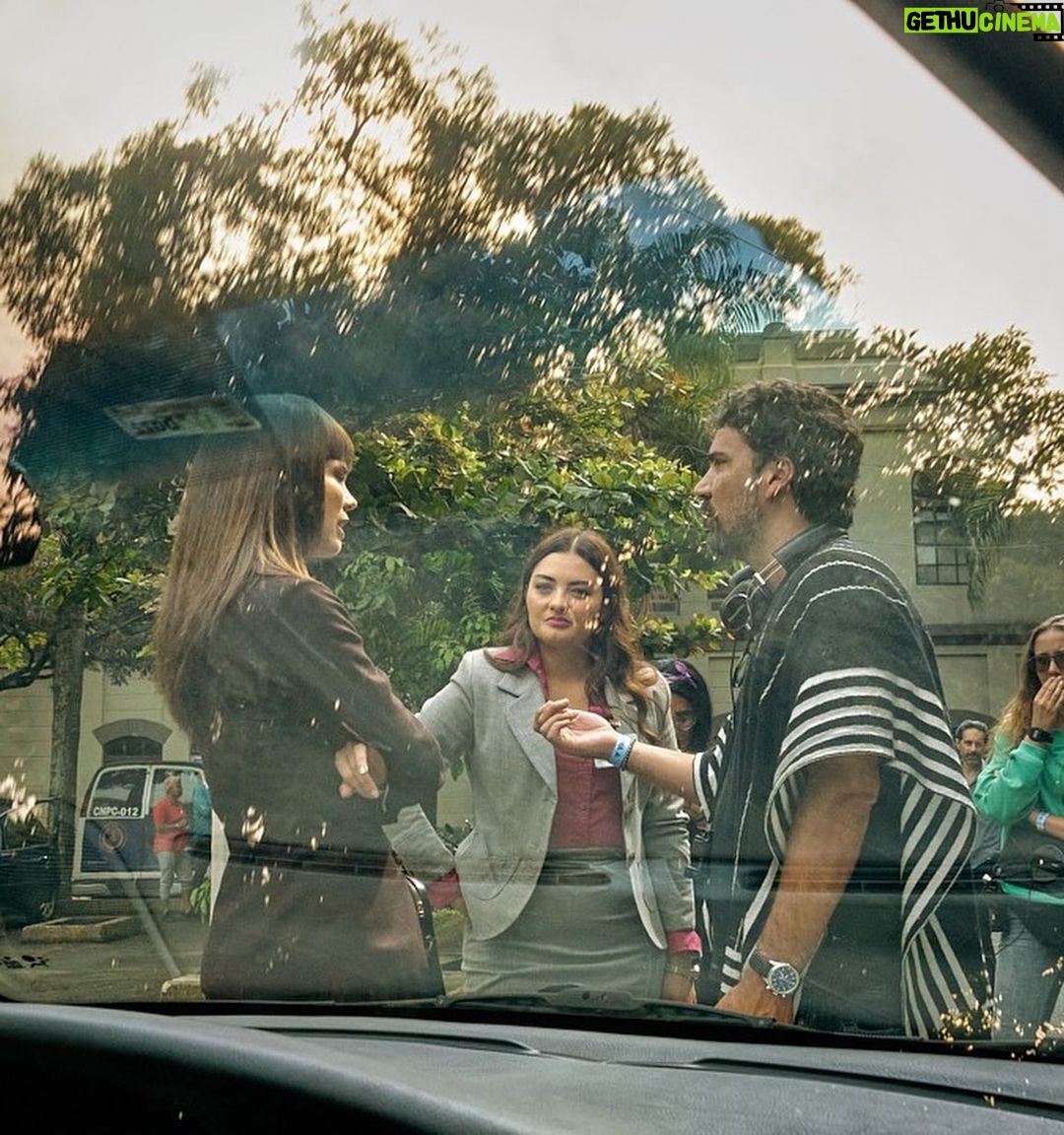 Yuri Vargas Instagram - Día de rodaje “Del otro Lado del Jardín “ 🪴🎥 Marcando escena con mi compañera @juana_acosta y nuestro director @danposada @infinitostudiostv @calitefilms @hbomax @location_colombia @particularcrowd Bogotá D.C, Colombia