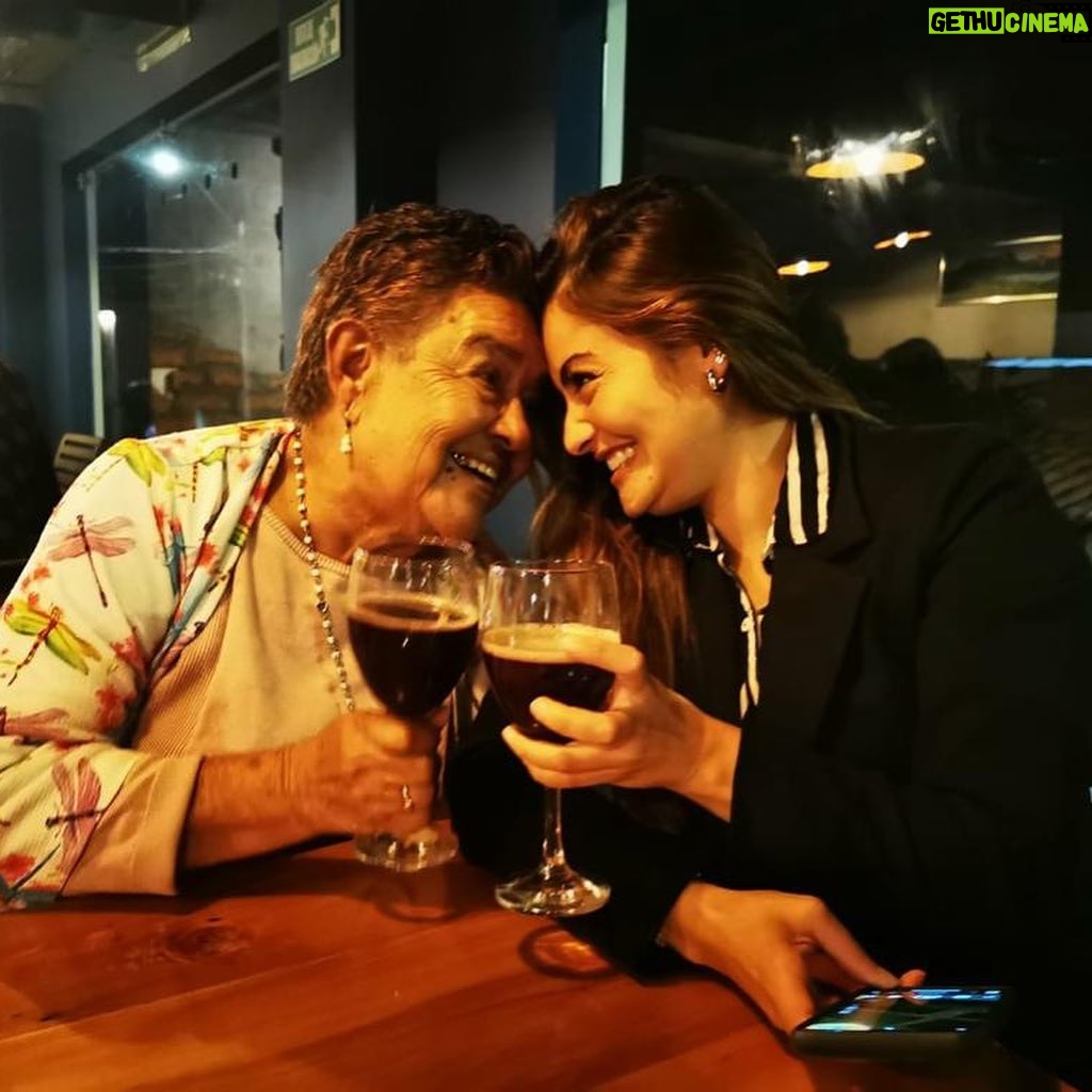 Yuri Vargas Instagram - Ellas son Vida y Amor gracias Madres por ser lo que son cada día, cada instante en mi camino. Las amo con mi alma. Feliz De la Madre para todas 👏👏👏👏🥰♥️