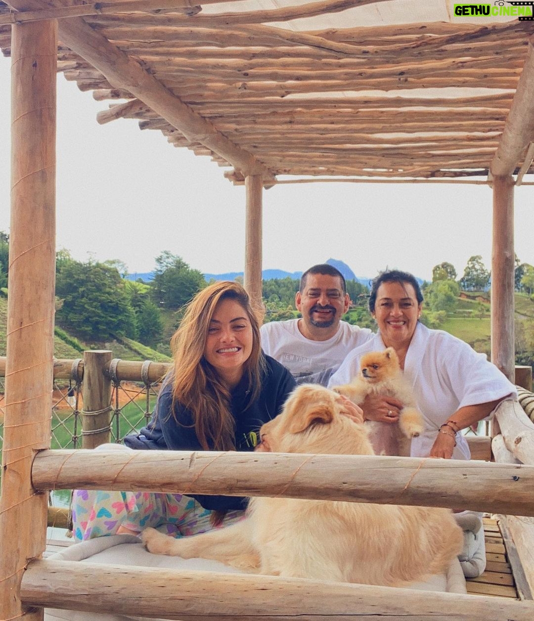 Yuri Vargas Instagram - Días para recargar la energía con toda mi familia hermosa Gracias por tanto los amooo con mi corazón ♥️ Lugares preciosos @atmavillas @el_403_ 👏👏👏👏 @sinai_dog #Noah