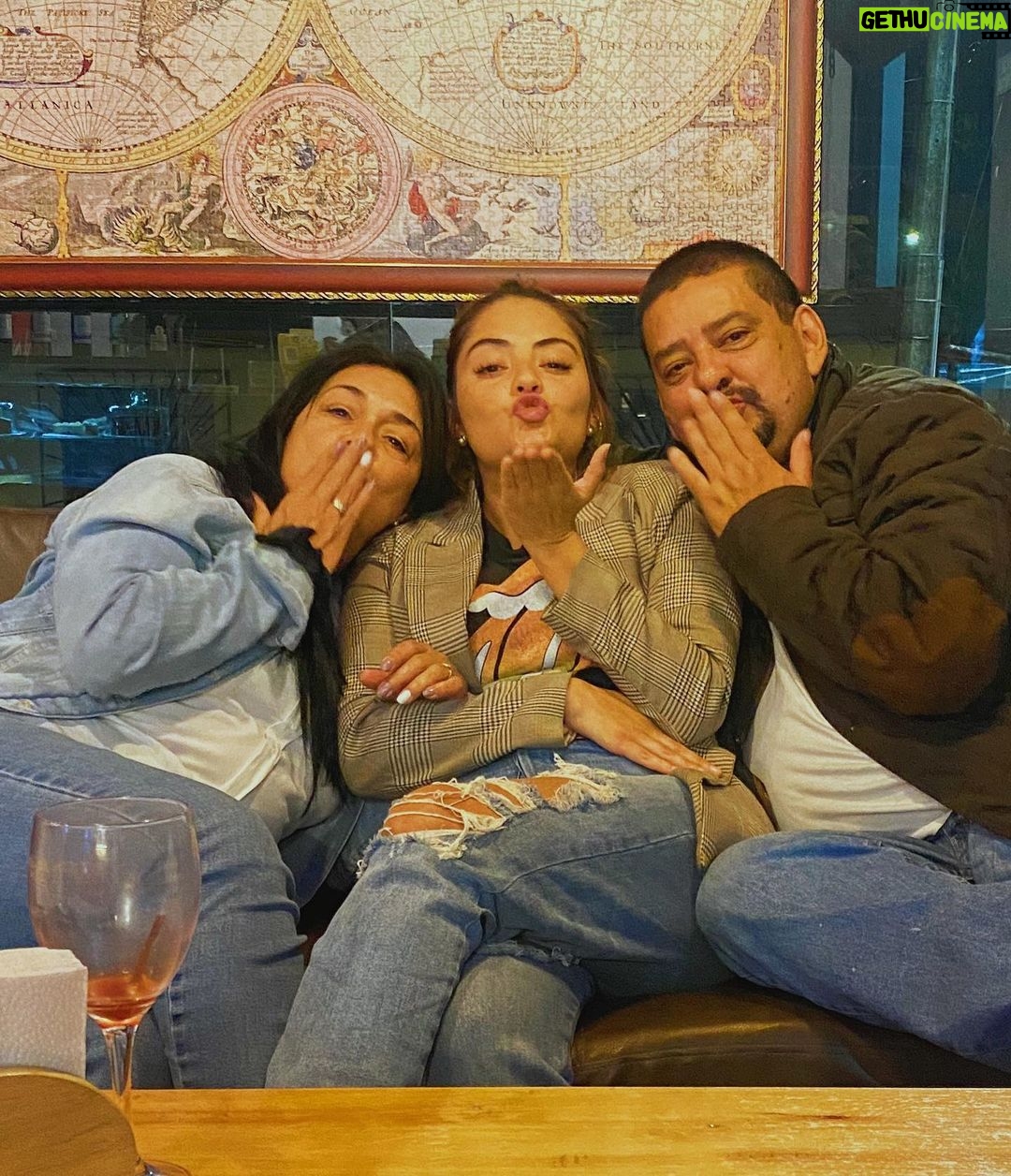 Yuri Vargas Instagram - Días para recargar la energía con toda mi familia hermosa Gracias por tanto los amooo con mi corazón ♥️ Lugares preciosos @atmavillas @el_403_ 👏👏👏👏 @sinai_dog #Noah