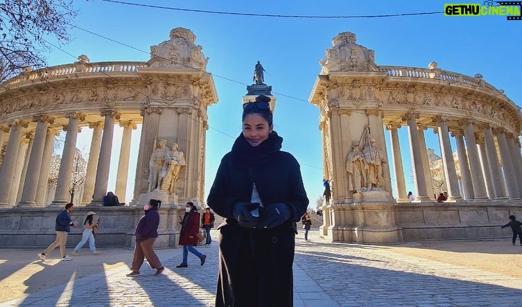Yuri Vargas Instagram - Viviendo día a día ☀️ Madrid, España.