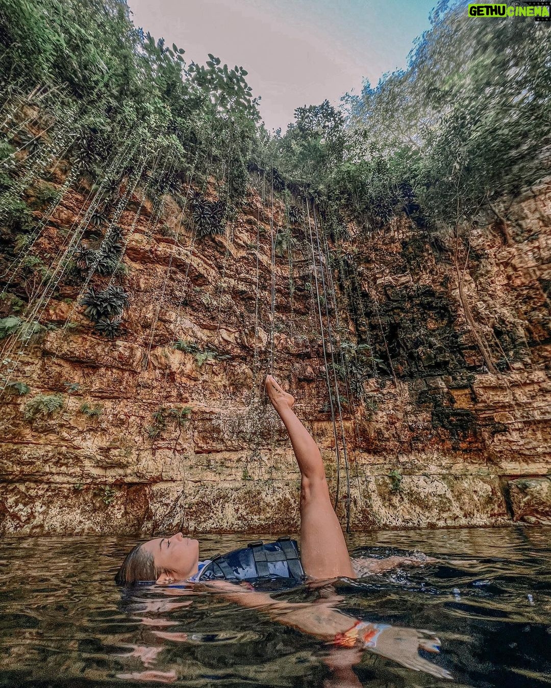 Yuri Vargas Instagram - Siempre con mi Nado Sincronizado a todo lado 😊🏊♀️🏊♀️ #cenotesagradoazul ♥️