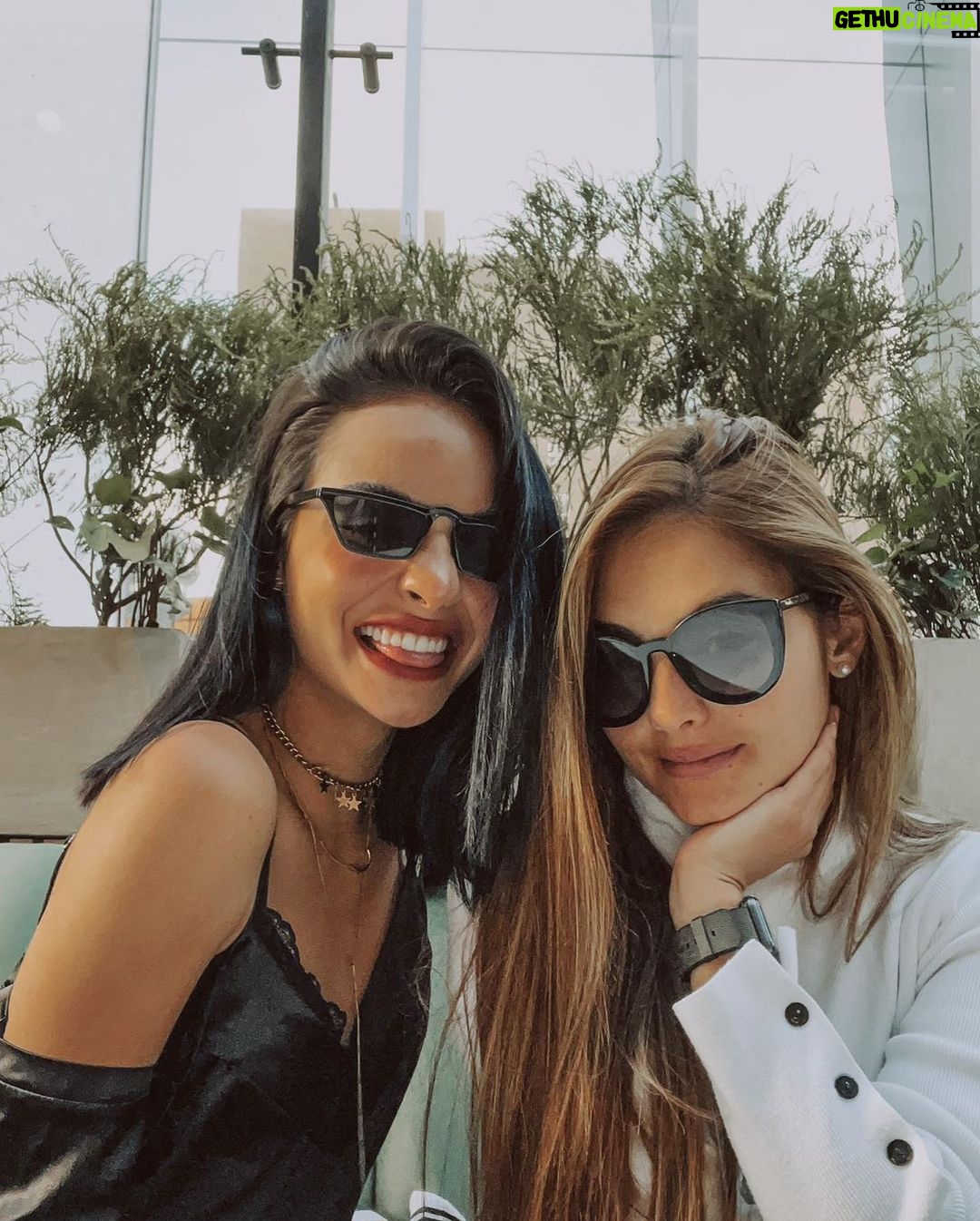 Yuri Vargas Instagram - Siempre cuando nos vemos nos recargamos de sueños y ganas de seguir adelante. Te amo muñeca linda Confiemos en el Camino y en nuestras energías ♥️♥️♥️♥️♥️ @majovargas1 🍾👏👯♀️👯♀️ Bogotá, D.c.