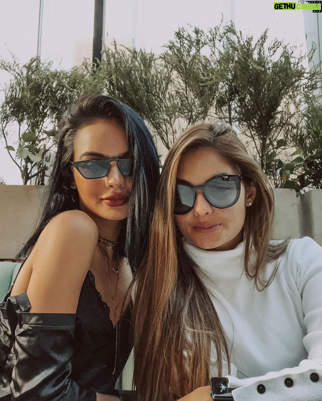 Yuri Vargas Instagram - Siempre cuando nos vemos nos recargamos de sueños y ganas de seguir adelante. Te amo muñeca linda Confiemos en el Camino y en nuestras energías ♥️♥️♥️♥️♥️ @majovargas1 🍾👏👯♀️👯♀️ Bogotá, D.c.