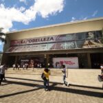 Yuri Vargas Instagram - Mi #Tbt de hoy va dedicado a una feria maravillosa que desde el día #1 me regalo una sonrisa,Amor y sobre todo un lado humano y familiar que quiero resaltar gracias @expobellezacolombia por tener este espacio para los soñadores y emprendedores como yo y mi empresa @ykbyyurivargas los extrañare este año, pero se que nuestro regreso será como siempre lo soñamos nos veremos en la próxima.👏👏👏👏👏👏♥️♥️ Gracias y éxitos a todos los participantes sueñen y no dejen de hacerlo nunca la mejor energía para todos.