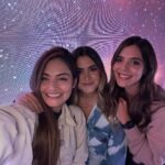 Yuri Vargas Instagram - Una noche muy feliz 😀 las amistades son para apoyarse y alegrar el corazón por los logros de las demás. Lindo Camino y encuentros con conversaciones productivas, que me invitan a soñar y seguir creyendo que todo es posible desde que lo sueñes con el corazón. ♥️ Gracias amiga por invitarme @andreagudelo @isaatehortua @saragomez3 @danielasalazarc_ @silvyaraujo @tennis_sa 🙏🙌🏻👏👏👏👏👏
