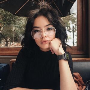 Yuri Vargas Instagram - Les presento para los que no saben esta es mi Hermana que hoy esta Cumpliendo 20 años y eso me hace sentirme muy feliz y orgullosa de lo que eres guapura andante.
No soy la mejor poeta como ella jejejeje  pero lo que digo sale desde lo más profundo de mi corazón, eres ese motor que me da esperanza y ganas de enfrentar todo día a día, Eres esa niña,adolescente,mujer que admiro por ese ser humano que haz contruido con tantos valores, Eres  esa alma vieja que vino al mundo a ser mi maestra a aconsejarme y acompañarme en el camino. Gracias  María José por existir y darnos día a día minuto a minuto tu Amor desmedido a toda tu familia TE AMO 😍 solo me queda decirte que vive colorea tu camino lindo. Ve paso a paso firme y siempre pensando dos veces las cosas y recuerda que La esencia es lo que jamás se puede perder. 🎉🎉🎉🎉🎉🎉🎉🎉🎉👏👏👏👏👏👏🙌🏻🙌🏻🙌🏻🙌🏻❤️❤️❤️❤️❤️❤️👯‍♀️👯‍♀️👯‍♀️👯‍♀️ @majovargas1