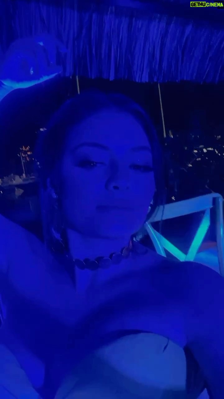 Yuri Vargas Instagram - Solo me gusto y ya. ☄️
