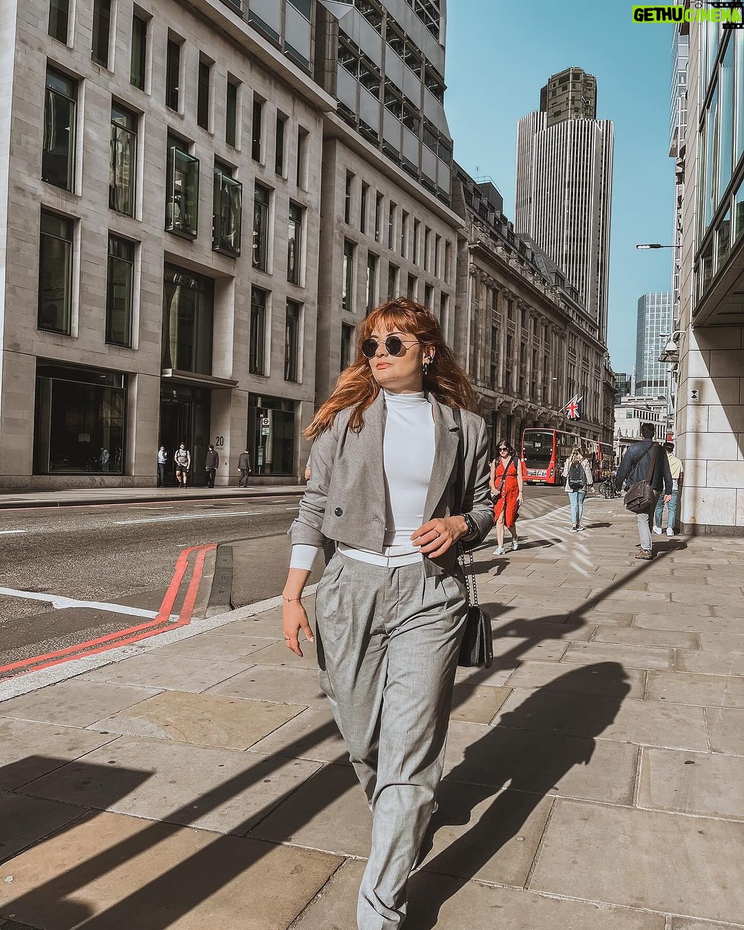 Yuri Vargas Instagram - Un Día en Londres 🇬🇧 que disfrute al máximo ❤️ Tower Bridge, London