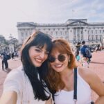 Yuri Vargas Instagram - Ella y yo somos la definición de union, somos un lazo infatigable, somos dos corazones que laten al unísono con el compás del amor, somos tejedoras de sueños, (Juntas) somos complemento, remanso, poder y orgullosamente SOMOS HERMANAS 🫀 London, United Kingdom