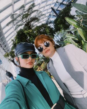 Yuri Vargas Instagram - Ella y yo somos la definición de union, somos un lazo infatigable, somos dos corazones que laten al unísono con el compás del amor, somos tejedoras de sueños, (Juntas) somos complemento, remanso, poder  y orgullosamente  SOMOS HERMANAS 🫀