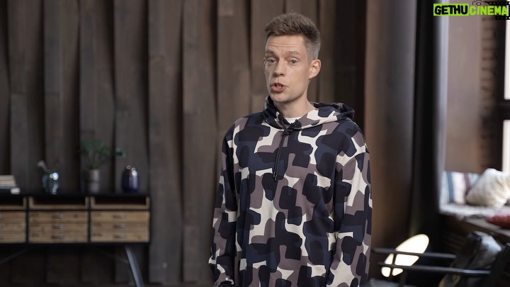 Yury Dud Instagram - КОНКУРС! Путешествия помогают перезагрузиться и найти новые возможности – даже когда вокруг они стремительно сокращаются. Поэтому в этот раз вместе с @letoile_official мы разыгрываем 5 поездок для всей семьи в Красную Поляну. А еще – много полезных аксессуаров для путешествий от @boss. Для участия в конкурсе необходимо купить любой аромат BOSS в магазинах Л’Этуаль или на сайте letu.ru с 1 по 31 декабря и зарегистрировать чек на сайте LETU.RU. Все детали - по ссылке в шапке профиля и в аккаунте @letoile_official. #BOSSBottled #ManOfToday