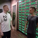 Yury Dud Instagram – Слава @slavakomissarenko – автор главной комедии про белорусские протесты («Чык-чырык») и новый герой «вДудя». Большой выпуск о том, как иногда приходится перезапускать не только карьеру, но и жизнь.
Ссылка – в профиле, велкоме!