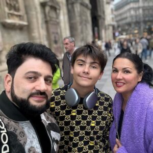 Yusif Eyvazov Instagram - @anna_netrebko_yusi_tiago @bublikaipadov ❤️🤗🥰 Vienna 🤗🥰 
Look by @louisvuitton 
#yusif #yusifeyvazov #vienna #anna #annanetrebko #austria