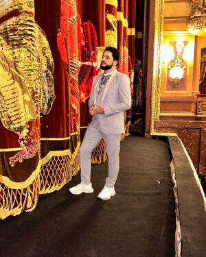 Yusif Eyvazov Instagram - Thank you Teatro Colon ❤️ 🇦🇷 we love you, see you next year 🤩❤️
@anna_netrebko_yusi_tiago @fabianvelozz j.telerman @_augusto_techera @giacomosagripanticonductor @annelaureg1980 @roxanegrizon @operalesya 

Спасибо чудесной Аргентине 🇦🇷 и неповторимому Театру Колон ❤️🇦🇷 до встречи в следующем сезоне ❤️