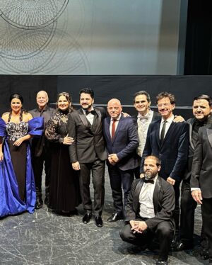 Yusif Eyvazov Instagram - Thank you Teatro Colon ❤️ 🇦🇷 we love you, see you next year 🤩❤️
@anna_netrebko_yusi_tiago @fabianvelozz j.telerman @_augusto_techera @giacomosagripanticonductor @annelaureg1980 @roxanegrizon @operalesya 

Спасибо чудесной Аргентине 🇦🇷 и неповторимому Театру Колон ❤️🇦🇷 до встречи в следующем сезоне ❤️