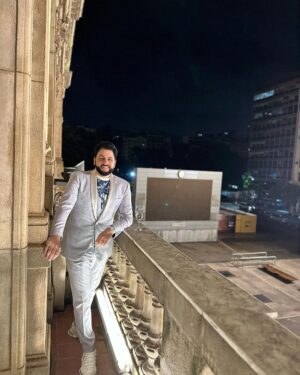 Yusif Eyvazov Instagram - Thank you Teatro Colon ❤️ 🇦🇷 we love you, see you next year 🤩❤️
@anna_netrebko_yusi_tiago @fabianvelozz j.telerman @_augusto_techera @giacomosagripanticonductor @annelaureg1980 @roxanegrizon @operalesya 

Спасибо чудесной Аргентине 🇦🇷 и неповторимому Театру Колон ❤️🇦🇷 до встречи в следующем сезоне ❤️