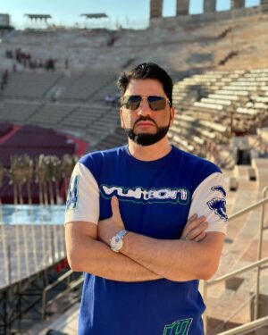Yusif Eyvazov Instagram - Back in my beloved @arenadiverona for AIDA @stefanopoda 😎❤️
@anna_netrebko_yusi_tiago @akhad_arturo @izzi78 

Вернулись в любимую Верону @arenadiverona . АИДА ❤️😎🤗
#yusif #yusifeyvazov #anna #annanetrebko #arenadiverona #italia #юсиф #юсифэйвазов #анна #аннанетребко #арена #верона #италия