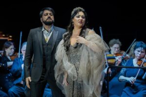 Yusif Eyvazov Instagram - Thank you BUDAPEST for this absolutely beautiful night of IL TROVATORE . With Legendary EVA MARTON in audience ❤️
My superb ❤️ @anna_netrebko_yusi_tiago 
Conte di Luna @michelekalmandi 
Azucena @andreaszanto26 
Ruiz @odorbotond 
Ines @melindaheiter 
Ferrando @andras_palerdi 

Special thanks to Brilliant Conductor @denis__vlasenko for an amazing performance 🤩👏

WE LOVE HUNGARY 🇭🇺 and will be back ❤️

Спасибо Будапешт за этот незабываемый вечер, концертное исполнение оперы ТРУБАДУР .. особо волнительно потому что в зале сидела Легендарная ЭВА МАРТОН.. 
как всегда самая лучшая моя ❤️ @anna_netrebko_yusi_tiago 😍
Прекрасный состав артистов , хор и оркестр 👏 
Особая благодарность потрясающему Дирижеру @denis__vlasenko за то что собрал спектакль за рекордно короткое время и на таком высоком уровне 🙏👏🤩

МЫ ЛЮБИМ ТЕБЯ ВЕНГРИЯ 🇭🇺 и обязательно вернемся 💝❤️
#yusif #yusifeyvazov #budapest #hungary🇭🇺 #iltrovatore #giuseppeverdi #opera #anna #annanetrebkoyusifeyvazov 

Photographer Attila Nagy 🙏