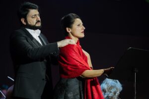 Yusif Eyvazov Instagram - Thank you BUDAPEST for this absolutely beautiful night of IL TROVATORE . With Legendary EVA MARTON in audience ❤️
My superb ❤️ @anna_netrebko_yusi_tiago 
Conte di Luna @michelekalmandi 
Azucena @andreaszanto26 
Ruiz @odorbotond 
Ines @melindaheiter 
Ferrando @andras_palerdi 

Special thanks to Brilliant Conductor @denis__vlasenko for an amazing performance 🤩👏

WE LOVE HUNGARY 🇭🇺 and will be back ❤️

Спасибо Будапешт за этот незабываемый вечер, концертное исполнение оперы ТРУБАДУР .. особо волнительно потому что в зале сидела Легендарная ЭВА МАРТОН.. 
как всегда самая лучшая моя ❤️ @anna_netrebko_yusi_tiago 😍
Прекрасный состав артистов , хор и оркестр 👏 
Особая благодарность потрясающему Дирижеру @denis__vlasenko за то что собрал спектакль за рекордно короткое время и на таком высоком уровне 🙏👏🤩

МЫ ЛЮБИМ ТЕБЯ ВЕНГРИЯ 🇭🇺 и обязательно вернемся 💝❤️
#yusif #yusifeyvazov #budapest #hungary🇭🇺 #iltrovatore #giuseppeverdi #opera #anna #annanetrebkoyusifeyvazov 

Photographer Attila Nagy 🙏