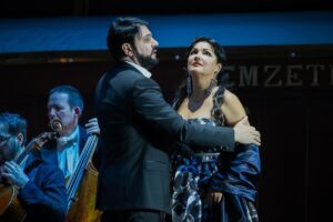Yusif Eyvazov Instagram - Thank you BUDAPEST for this absolutely beautiful night of IL TROVATORE . With Legendary EVA MARTON in audience ❤️
My superb ❤️ @anna_netrebko_yusi_tiago 
Conte di Luna @michelekalmandi 
Azucena @andreaszanto26 
Ruiz @odorbotond 
Ines @melindaheiter 
Ferrando @andras_palerdi 

Special thanks to Brilliant Conductor @denis__vlasenko for an amazing performance 🤩👏

WE LOVE HUNGARY 🇭🇺 and will be back ❤️

Спасибо Будапешт за этот незабываемый вечер, концертное исполнение оперы ТРУБАДУР .. особо волнительно потому что в зале сидела Легендарная ЭВА МАРТОН.. 
как всегда самая лучшая моя ❤️ @anna_netrebko_yusi_tiago 😍
Прекрасный состав артистов , хор и оркестр 👏 
Особая благодарность потрясающему Дирижеру @denis__vlasenko за то что собрал спектакль за рекордно короткое время и на таком высоком уровне 🙏👏🤩

МЫ ЛЮБИМ ТЕБЯ ВЕНГРИЯ 🇭🇺 и обязательно вернемся 💝❤️
#yusif #yusifeyvazov #budapest #hungary🇭🇺 #iltrovatore #giuseppeverdi #opera #anna #annanetrebkoyusifeyvazov 

Photographer Attila Nagy 🙏