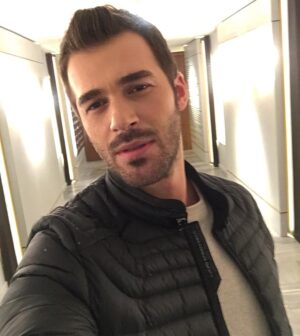 Yusuf Çim Instagram - #Sevenneyapmaz #ontheset 👊