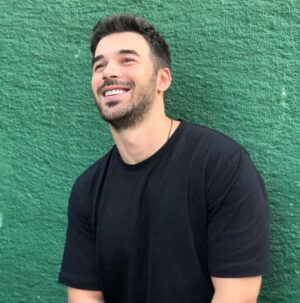 Yusuf Çim Instagram - Bu kadar çok arkadaşım olduğu için çok şanslıyım..Doğum günüm için gelen bütün güzel msjlar için çok teşekkür ediyorum..İyi ki !!! ❤️