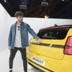 Yusuf Çim Instagram - #Renault5’i görme heyecanıyla bu defa Paris her zamankinden daha farklıydı. Tarzı ve duruşu tam bana göre! 🤍 Yakında Türkiye’de olacak bu muhteşem aracı gelir gelmez deneyimleyin derim. ✨ #ETech ⚡#R5isBack #İşBirliği #Paris #Renault #Style #Car @renaultturkiye