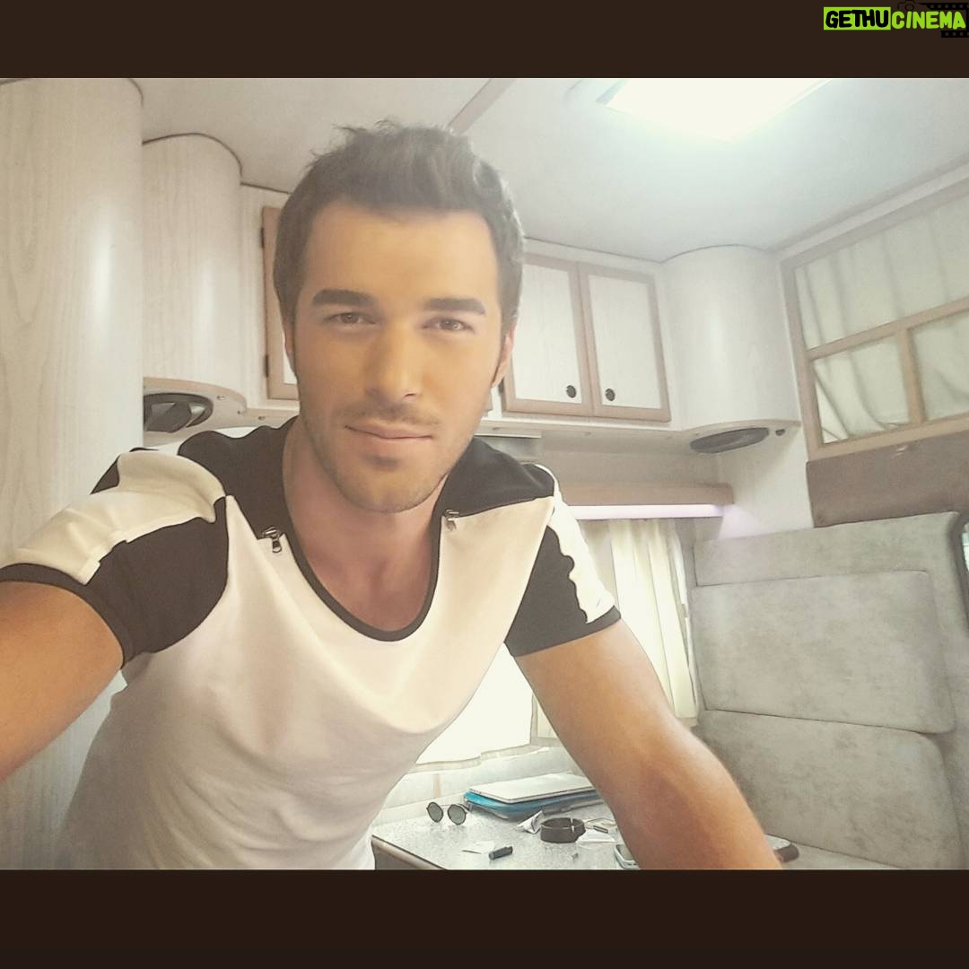 Yusuf Çim Instagram - #yusicim #yusufcim #CilekKokusu #ontheset 🎬🎬🎬
