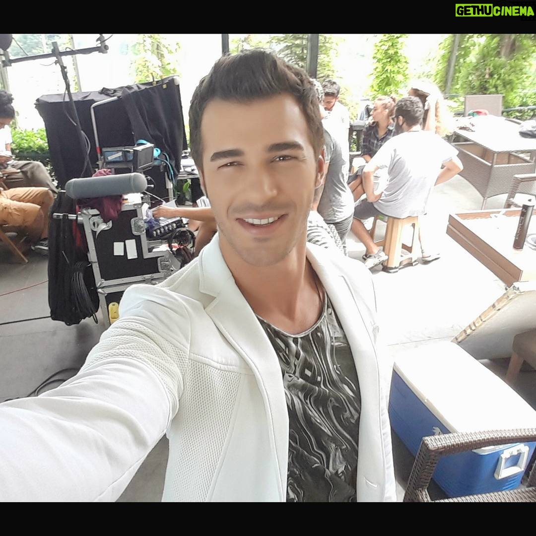 Yusuf Çim Instagram - #CilekKokusu #ontheset 🎬🎬🎬