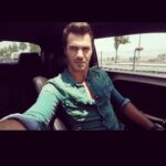 Yusuf Çim Instagram - #CilekKokusu #ontheset #gunestenngozunuacamayanyusicimm 🌞