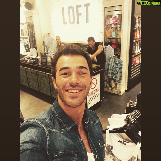 Yusuf Çim Instagram - #yusicim #yusufcim hazırlıklar tam gaz devam ediyoo @loftjeans kıyafetlerimi aldım👍👍✨ #Loft #loftyusicim